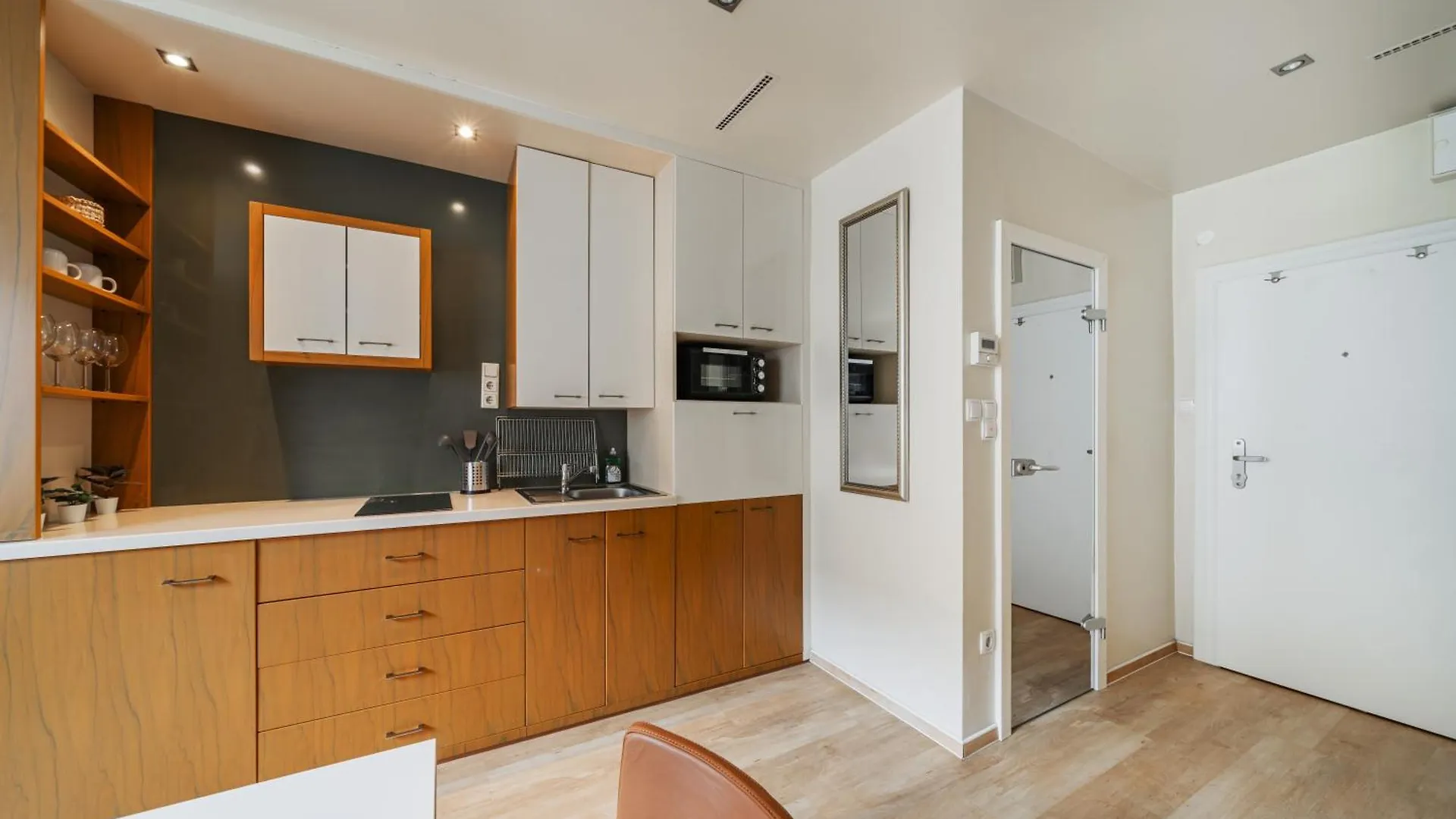 Beautiful Apartment In The 5Th District Wiedeń 0*,